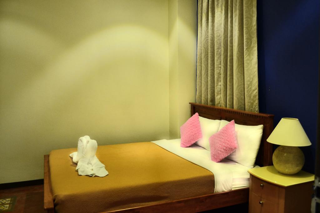 The Sovereign George Town Room photo