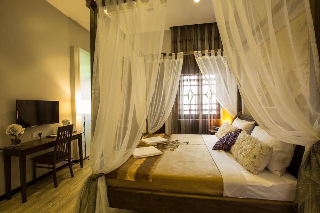 The Sovereign George Town Room photo